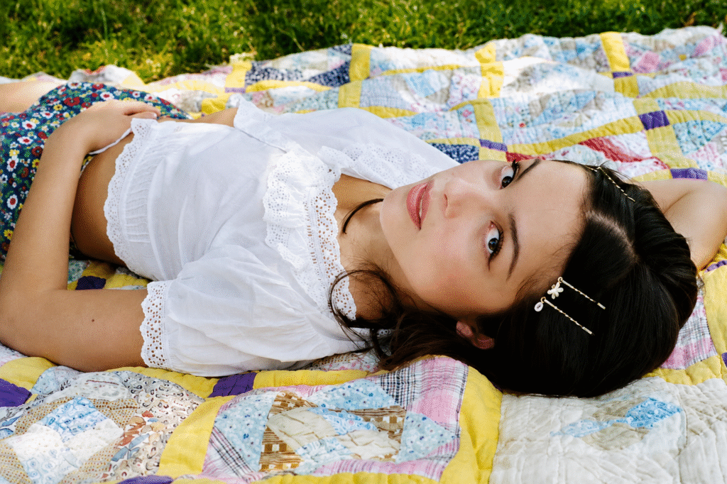 Olivia-Rodrigo-wearing-daisy-hair-pins-from-the-Daisy-Chain-Fields-Etsy-collection
