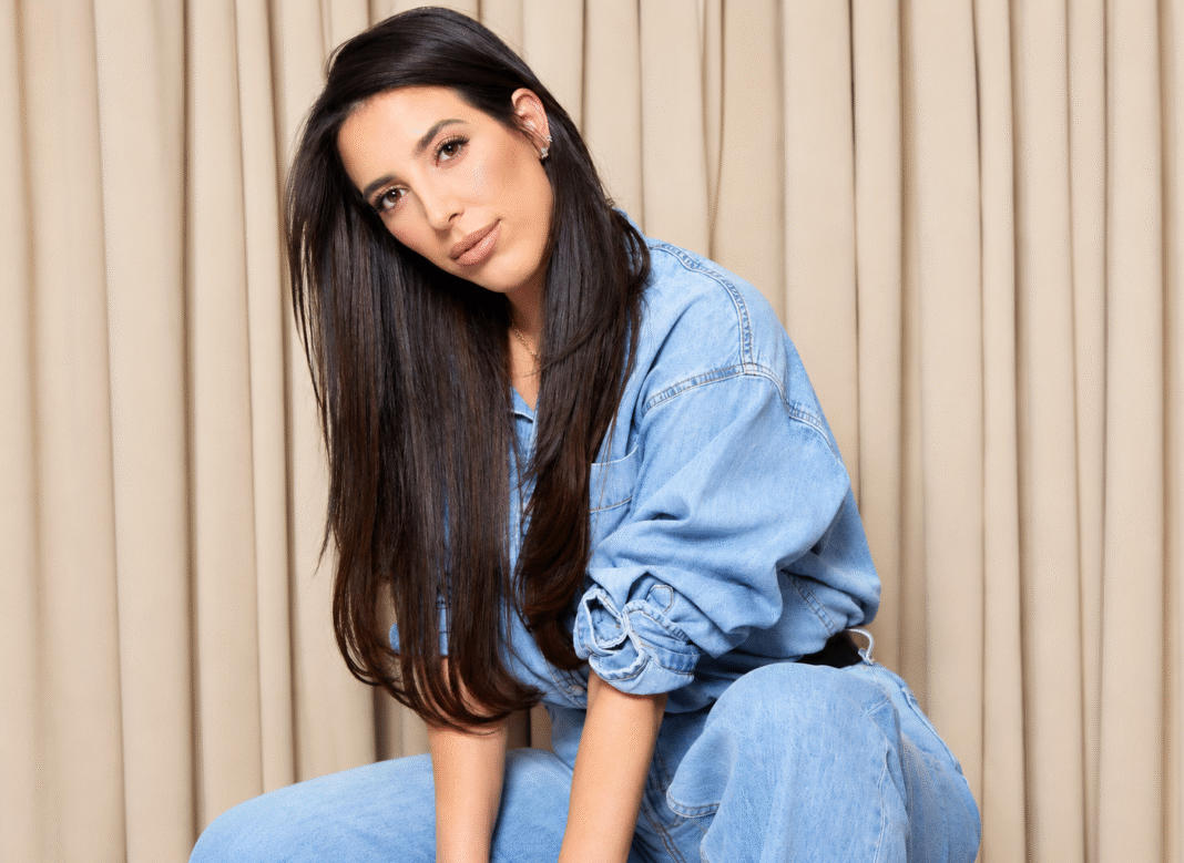 Lindsey Carter, SET Active founder, in denim on a cream couch.